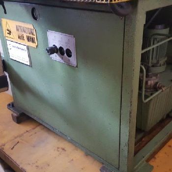 Belling machine for flues