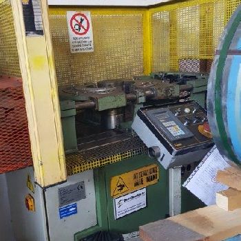 Belling machine for flues