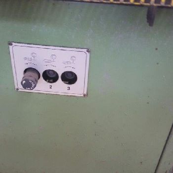 Belling machine for flues