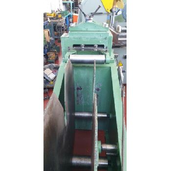 Reel with straightener