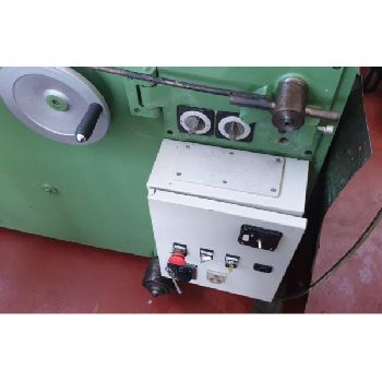 Reel with straightener