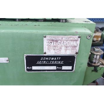 Reel with straightener