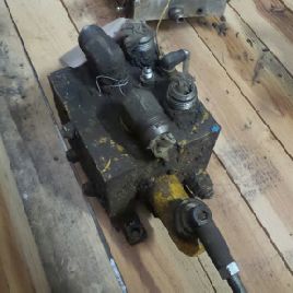 Hydraulic distributor for BELL B25B
