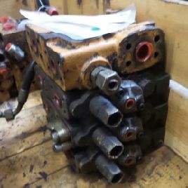 Distributeur hydraulique pour CASE 688