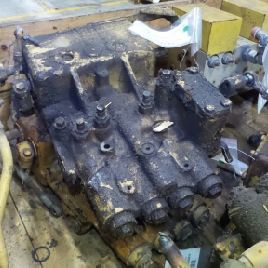 Distribuidor hidraulico para CATERPILLAR D5H.