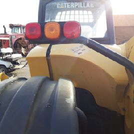 A CATERPILLAR TH220B világítása