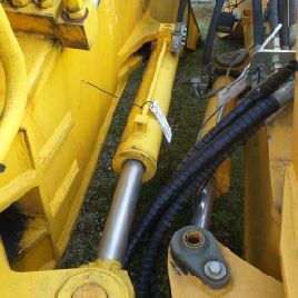 Offset cylinder for JCB JS160NLC