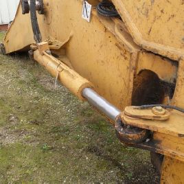 Offset cylinder for CASE CX210B