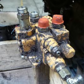 Hydraulic distributor for CASE 688B