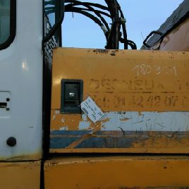 Compartment door for LIEBHERR R934HDSL