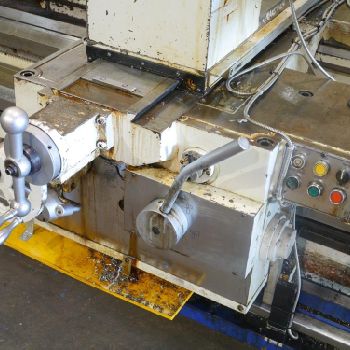 BROADBENT STANLEY PA50 Lathe. Max turning diameter over saddle 1000mm. Between Centres 3000mm. Serial No. BSL 0107