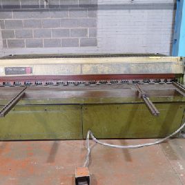 EDWARDS PEARSON Исполнение 2500 мм х 3,5 мм гильотина / ножницы. Программируемый задний датчик Swissax