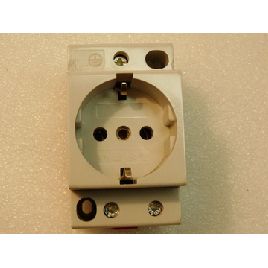 Schuko outlet construction, fabricante?