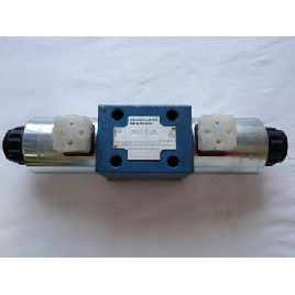 MANNESMANN REXROTH 4WE10 / 4WE10W32 / CG24N9K4 Control Valve 24VDC