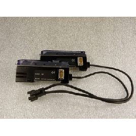 Keyence FS-V12 fiber optic sensor pair