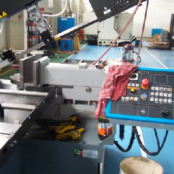 Semi-automatic electro-hydraulic sawing machine Shark 452-1 SXI EVO