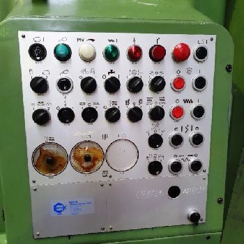 Gear Hobbing Machine - Vertical PFAUTER P 630
