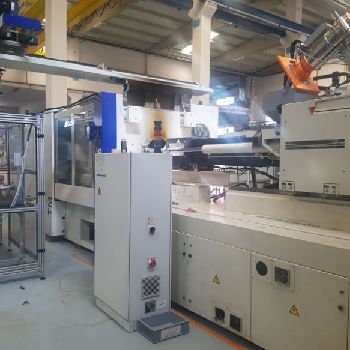 Battenfeld TM 650/4500 Injection moulding machine + conveyor