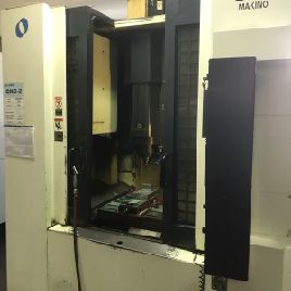 Centro de mecanizado Makino S 33 - vertical