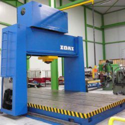 Prensa de enderezar Žďas CDN 400 B2