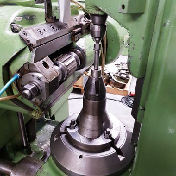 Pfauter P251 Vertical gear hobbing machine