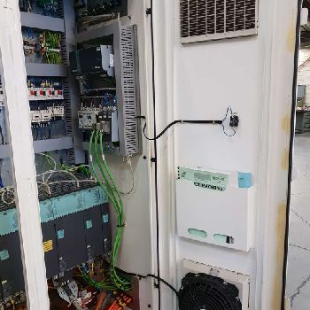 Huron K2X8 FIVE Machining center - vertical