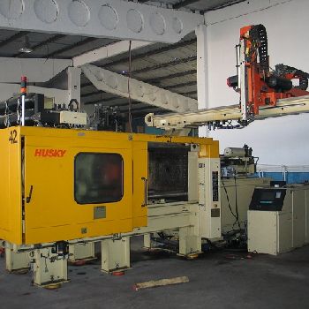 Husky LX 300 Injection moulding machine