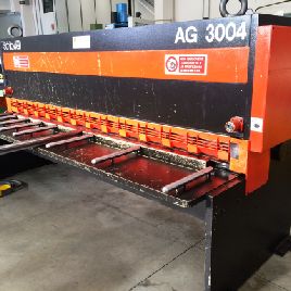 Schiavi AG 3004 hydraulic shear