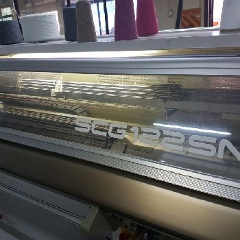 Shima Seiki SCN 122SN 3gg Flat knitting machine