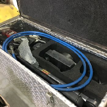 Flow 4020 b waterjet cutting machine