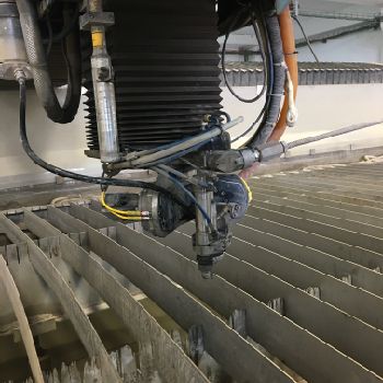 Flow 4020 b waterjet cutting machine