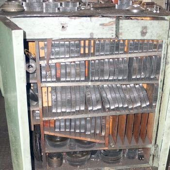 Gear grinding machine for spiral bevel gear set model 5A872