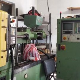 Inyectora de plástico Arburg 220M 350 - 90