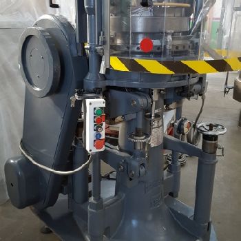 Manesty BB3B Rotary tablet press