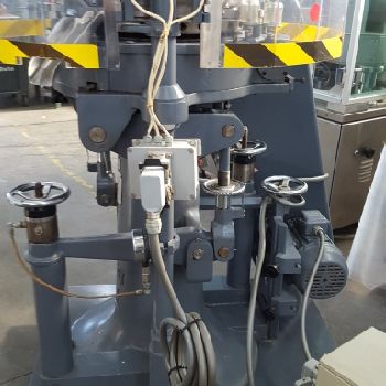 Manesty BB3B Rotary tablet press