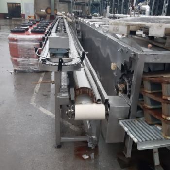 Conveyor filling table