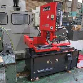 AMADA VM-420 band saw for metal