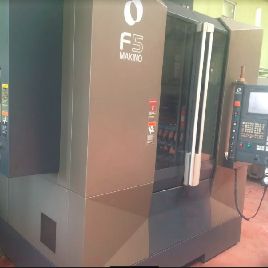 Makino F5 Обрабатывающий центр - вертикальный