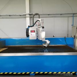 Waterjet 3D 5 Axis with Extras. Water jet cutting LIKE NEW only 142 hours!