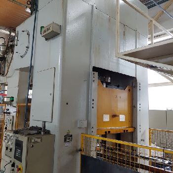 Dieffenbacher PO DT II 200/ 60 Plastic machine