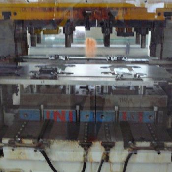 Dieffenbacher PO DT II 200/ 60 Plastic machine