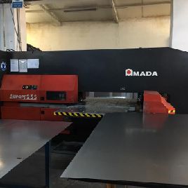 Punzonadora / máquina de coser Amada Europe 255 con CNC