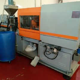 Inyectora de plástico Sandretto Serie sette 95 Tn