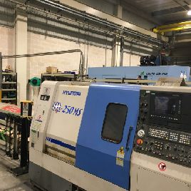 Torno de torreta vertical Hyundai HT 250 MS con cnc