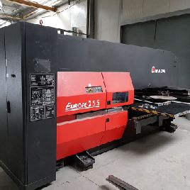 Punzonadora CNC Amada Europe 255