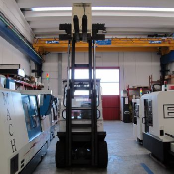 OM E 40 Electric forklift