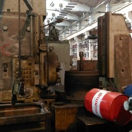 Kolomna 5A342P Machine à fraiser à engrenage vertical