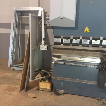 Durma AD-R 30100 Press brake cnc/nc