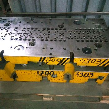 AIDA HMX-80 Stamping press