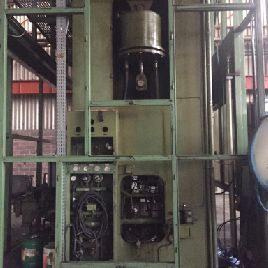 Prensa de estampado Wagner 630 T usada